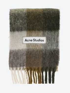 Checked wool fringe scarf