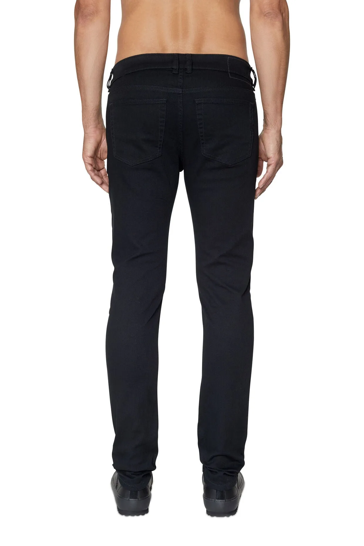 Sure! Here’s an optimized title for the product in English with modifiers added:

**Diesel 1979 Sleenker 09C51 Slim Fit Jeans for Men - Stylish and Comfortable Denim Pants**