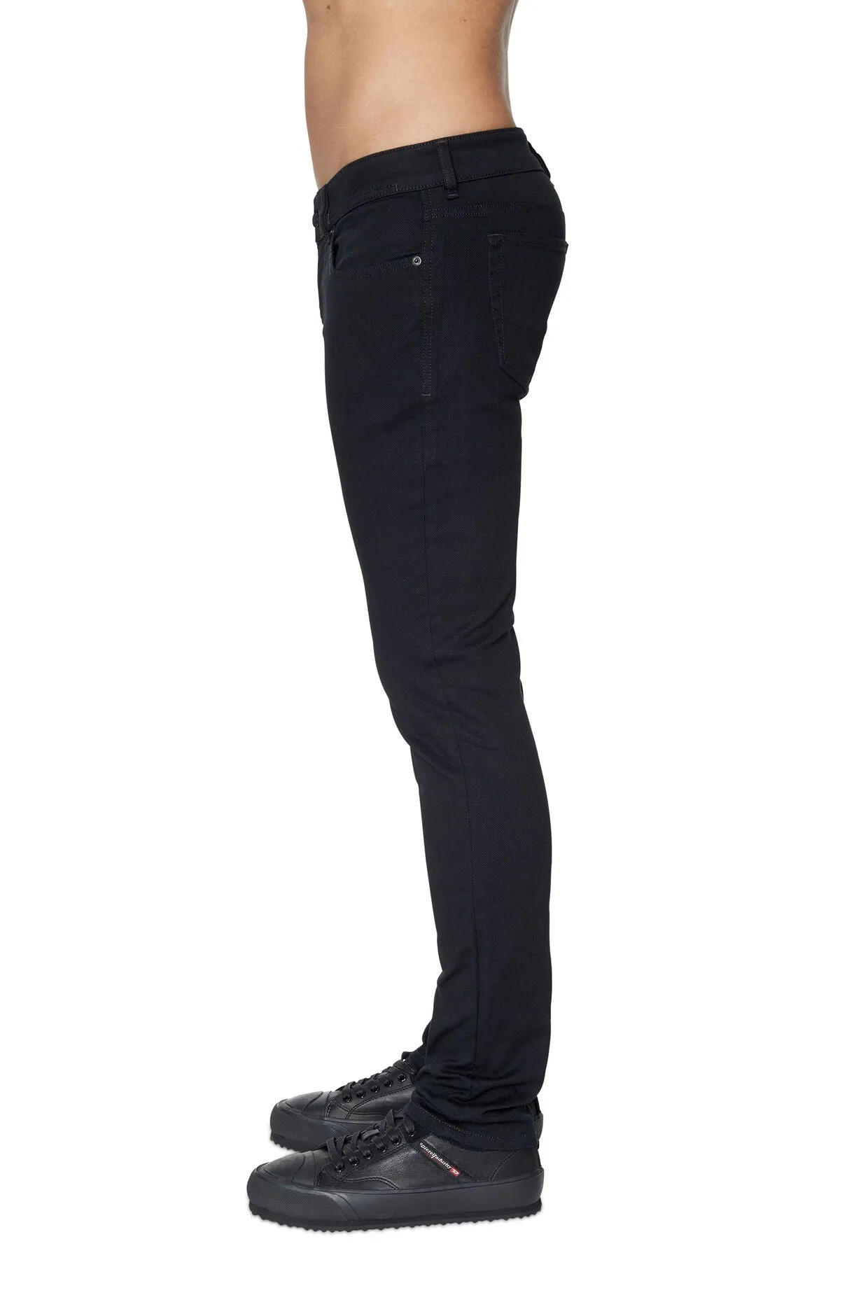 Sure! Here’s an optimized title for the product in English with modifiers added:

**Diesel 1979 Sleenker 09C51 Slim Fit Jeans for Men - Stylish and Comfortable Denim Pants**