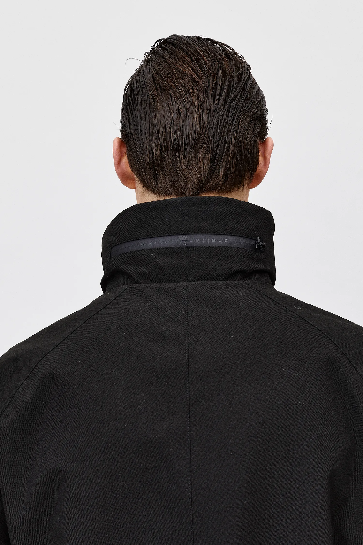 Certainly! Here is an optimized version of the product title with modifiers:

ROSS G Poly Coat - Mens Black AW21 Collection