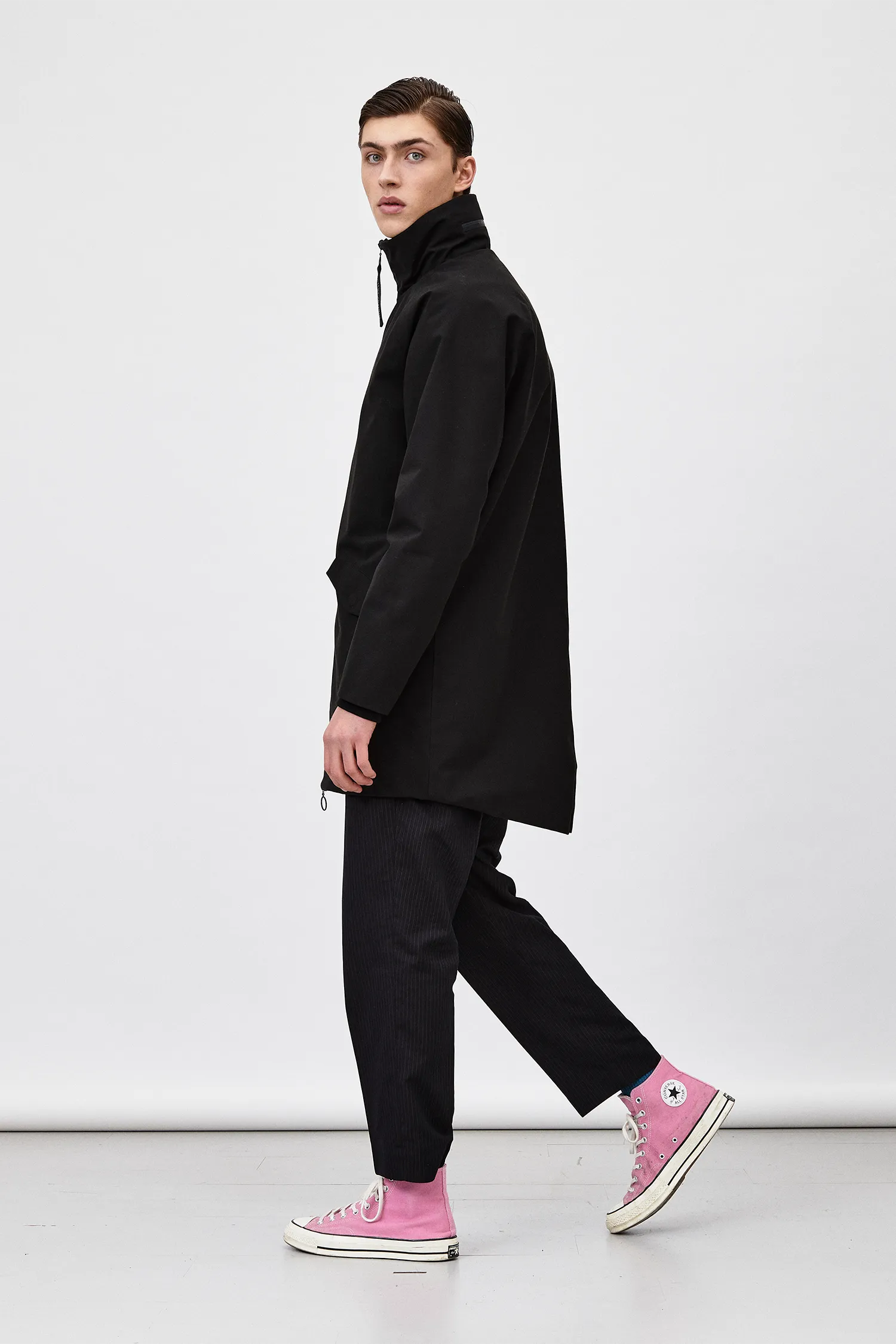 Certainly! Here is an optimized version of the product title with modifiers:

ROSS G Poly Coat - Mens Black AW21 Collection