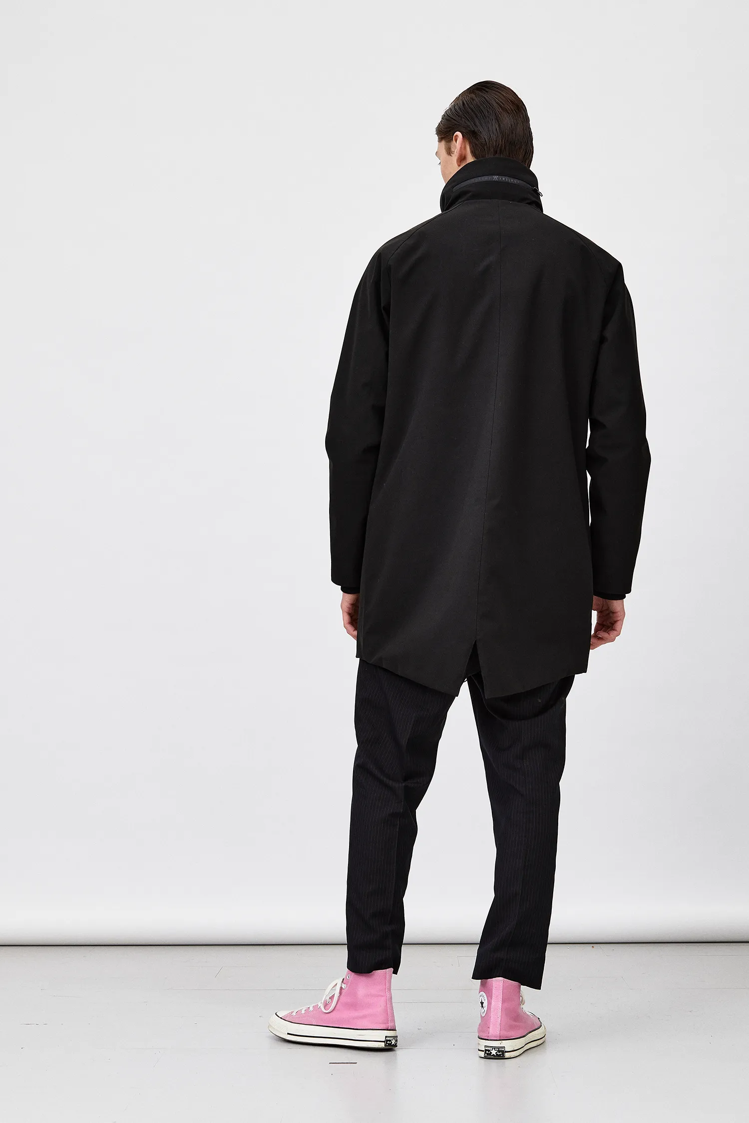 Certainly! Here is an optimized version of the product title with modifiers:

ROSS G Poly Coat - Mens Black AW21 Collection