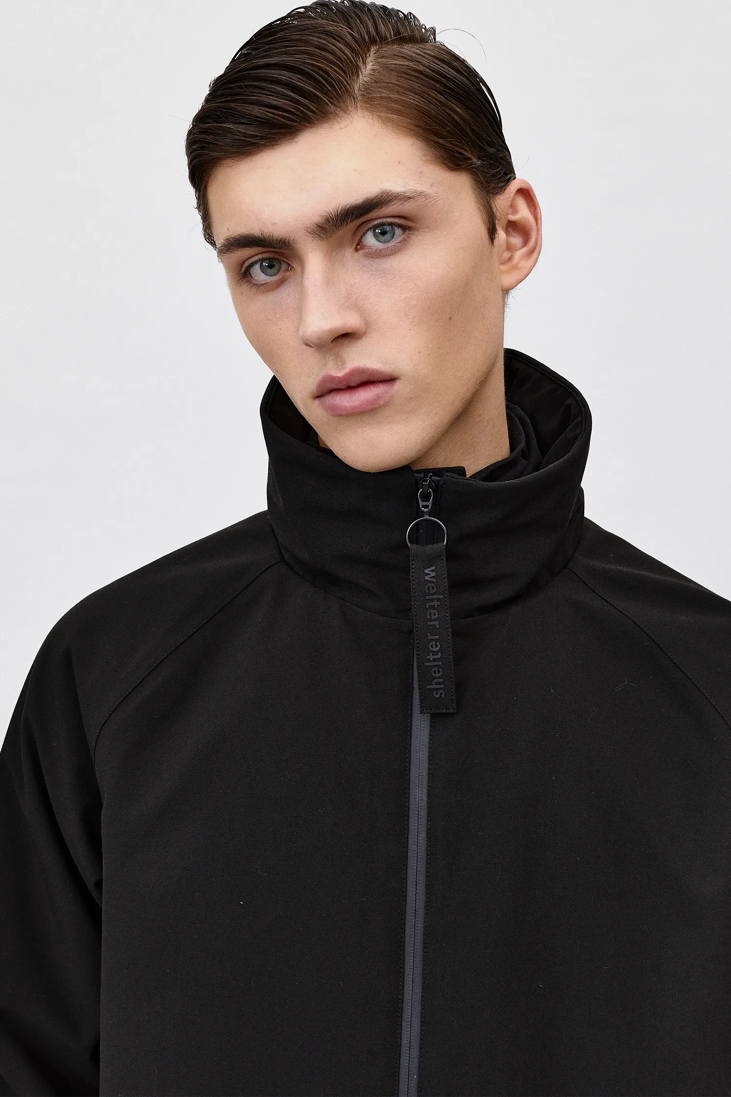 Certainly! Here is an optimized version of the product title with modifiers:

ROSS G Poly Coat - Mens Black AW21 Collection